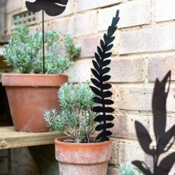 Jungle Black Ground Stakes - 45cm (Assorted Designs) -Garden Decoration Shop 13981010 1975005324413036